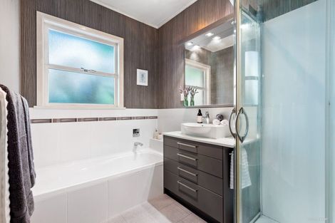 Photo of property in 21 Anzac Road, Pukekohe, 2120