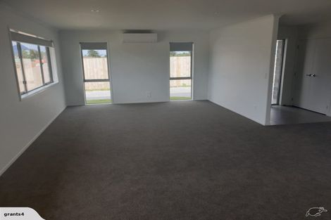 Photo of property in 30 Kaurinui Crescent, One Tree Point, 0118