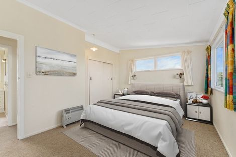 Photo of property in 111 Golf Road, Paraparaumu Beach, Paraparaumu, 5032