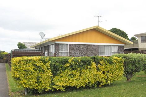 Photo of property in 1/82 Rosehill Drive, Rosehill, Papakura, 2113