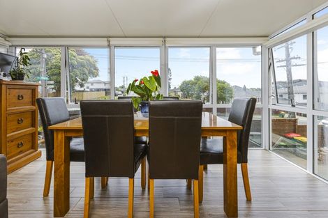 Photo of property in 2/93 Kenderdine Road, Papatoetoe, Auckland, 2025