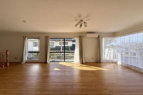Photo of property in 33 Lagoon Way, West Harbour, Auckland, 0618