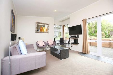 Photo of property in 1/728 Beach Road, Browns Bay, Auckland, 0630