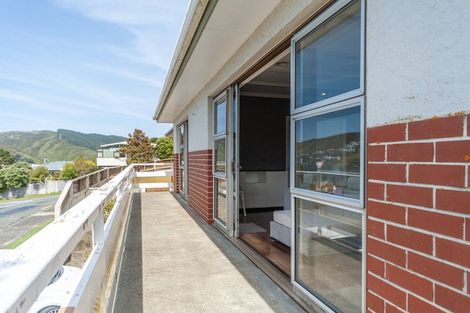 Photo of property in 1 Paddington Grove, Karori, Wellington, 6012