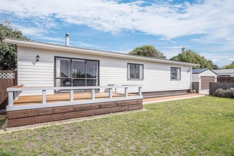 Photo of property in 92 Queens Road, Waikanae Beach, Waikanae, 5036