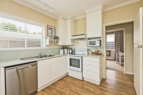 Photo of property in 2/32 Greenwood Road, Havelock North, 4130