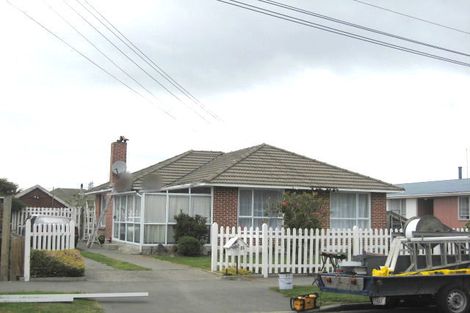 Photo of property in 21 Liverton Crescent, Bishopdale, Christchurch, 8053