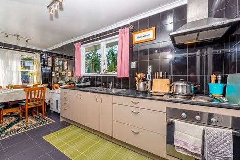 Photo of property in 19 Donovan Avenue, Massey, Auckland, 0614