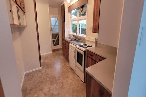 Photo of property in 8 Kitchener Terrace, Moturoa, New Plymouth, 4310