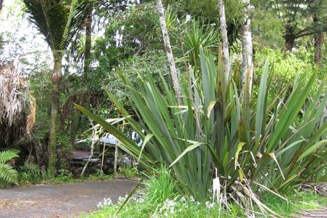 Photo of property in 31 Quinns Road, Waiatarua, Auckland, 0612