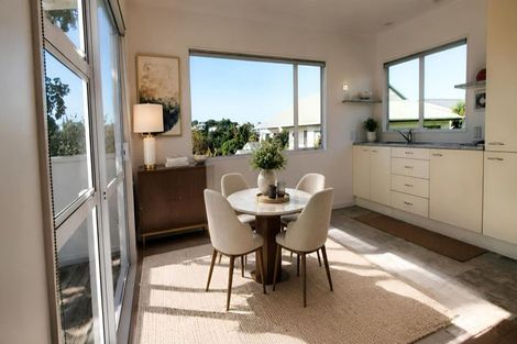 Photo of property in 11 Jean Place, Stanmore Bay, Whangaparaoa, 0932