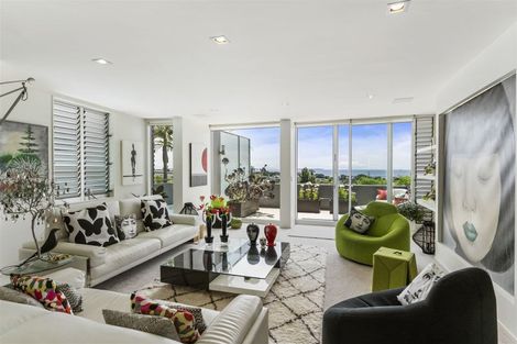 Photo of property in 10a Eastcliffe Road, Castor Bay, Auckland, 0620