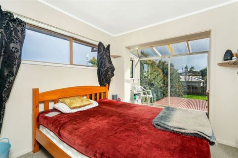 Photo of property in 4 Roberts Road, Te Atatu South, Auckland, 0610