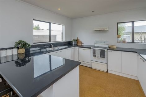 Photo of property in 6 Highbury Drive, Levin, 5510