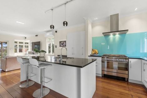 Photo of property in 16a Fenwick Avenue, Milford, Auckland, 0620