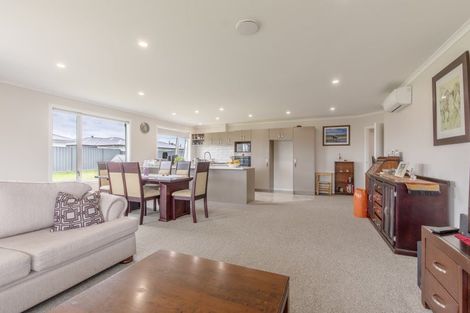 Photo of property in 33 Belgrove Drive, Waipukurau, 4200