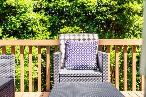 Photo of property in 14 Deverell Place, Northcross, Auckland, 0632