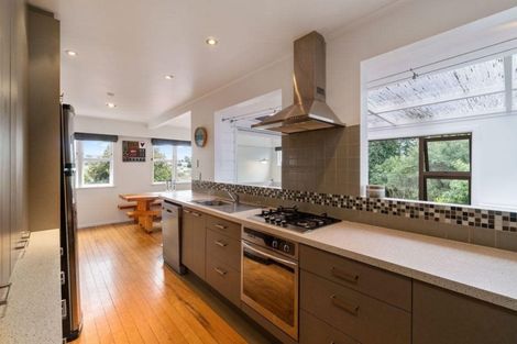 Photo of property in 77 Seymour Road, Sunnyvale, Auckland, 0612