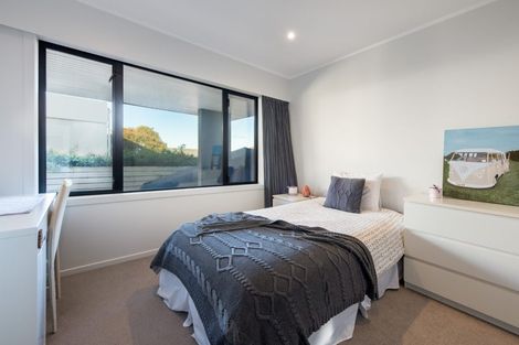 Photo of property in 1/2-4 Miri Road, Rothesay Bay, Auckland, 0630