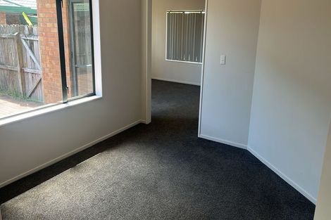 Photo of property in 16 Lamia Place, The Gardens, Auckland, 2105