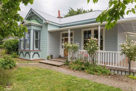 Photo of property in 11 Edward Street, Dannevirke, 4930