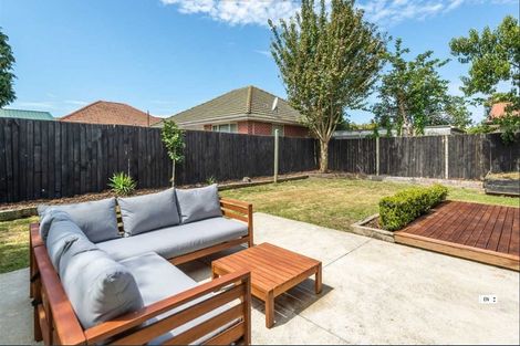 Photo of property in 32 Ambleside Drive, Burnside, Christchurch, 8053