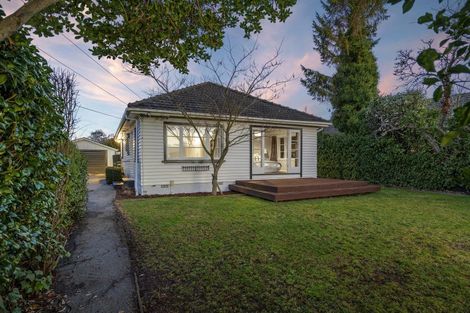 Photo of property in 27 Aorangi Road, Bryndwr, Christchurch, 8053