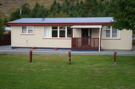 Photo of property in 8 Black Peak Road, Omarama, 9412