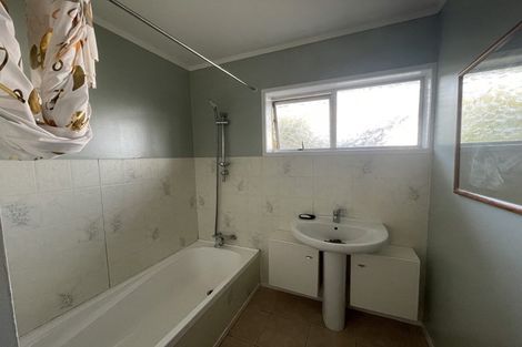 Photo of property in 34 Kingsclere Place, Goodwood Heights, Auckland, 2105