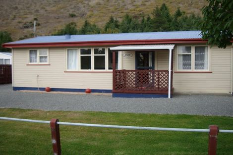 Photo of property in 8 Black Peak Road, Omarama, 9412
