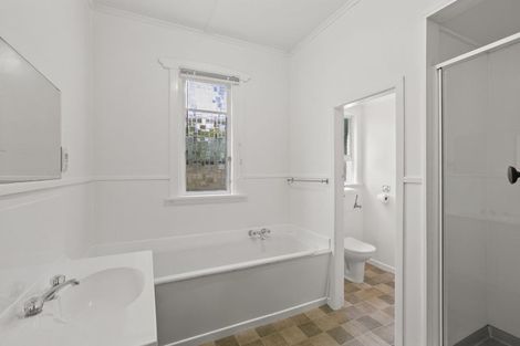 Photo of property in 14 Mangorei Road, Strandon, New Plymouth, 4312