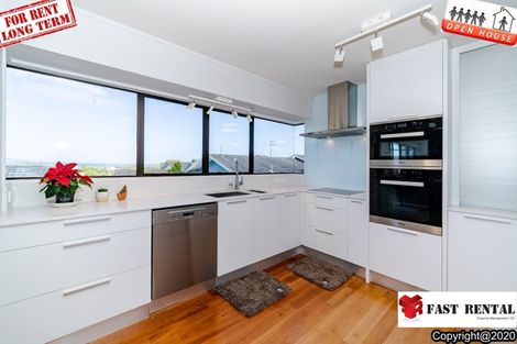 Photo of property in 1/211 Onewa Road, Birkenhead, Auckland, 0626