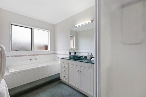 Photo of property in 2 Rosberg Place, Mount Maunganui, 3116