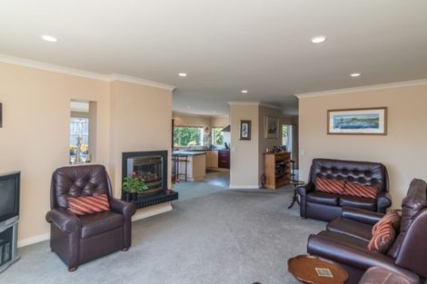 Photo of property in 28 Quadrant Heights, Paraparaumu, 5032