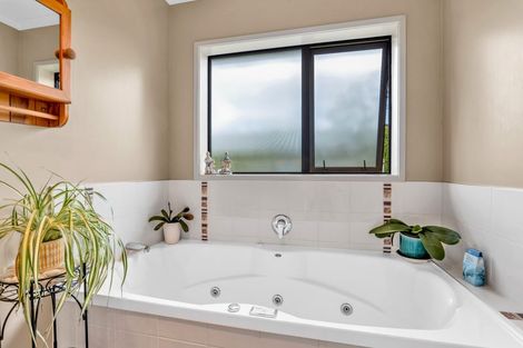 Photo of property in 325a Awai Road, Tarurutangi, New Plymouth, 4372