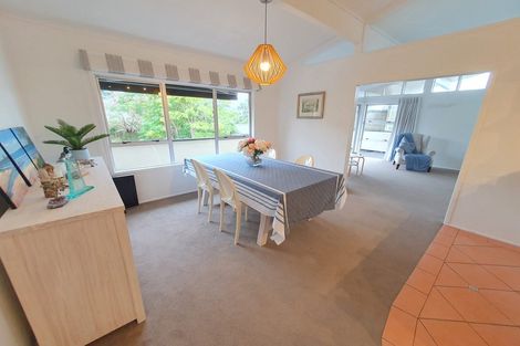 Photo of property in 2/42 Knightsbridge Drive, Forrest Hill, Auckland, 0620