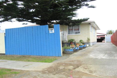 Photo of property in 11 Convair Crescent, Mangere, Auckland, 2022