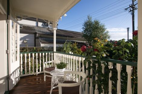 Photo of property in 42 Queen Street, Northcote Point, Auckland, 0627