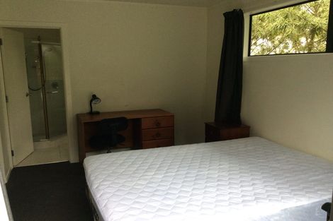 Photo of property in 8c Schnapper Rock Road, Schnapper Rock, Auckland, 0632