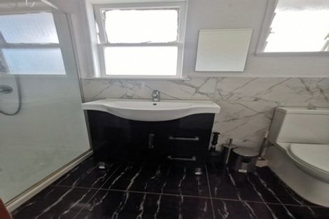 Photo of property in 80 View Road, Henderson, Auckland, 0612