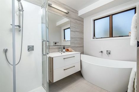 Photo of property in 4 Mona Vale, West Harbour, Auckland, 0618