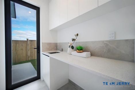 Photo of property in 1 Korowhiti Road, Clarks Beach, 2122