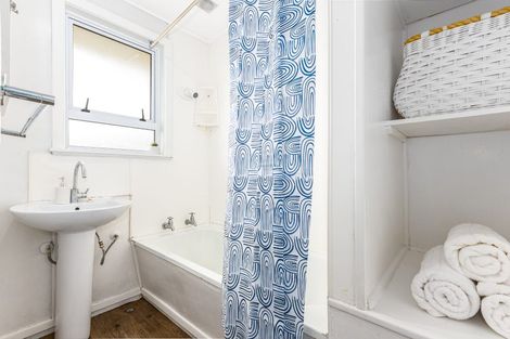 Photo of property in 25 Bell Street, Tawa, Wellington, 5028