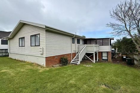 Photo of property in 33 Lagoon Way, West Harbour, Auckland, 0618
