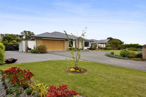 Photo of property in 9 Links Drive, Waiwhakaiho, New Plymouth, 4312
