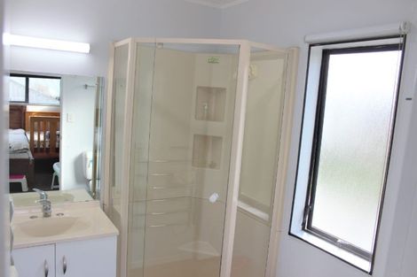 Photo of property in 6 Tokay Place, Huapai, Kumeu, 0810