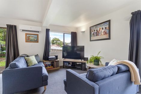 Photo of property in 19 Peterhouse Place, West Harbour, Auckland, 0618