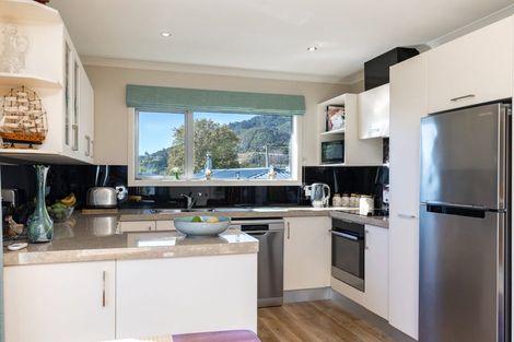 Photo of property in 255 Waikawa Road, Waikawa, Picton, 7220