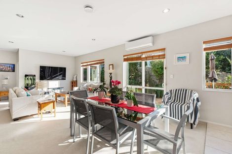 Photo of property in 2 Jammen Drive, Massey, Auckland, 0614