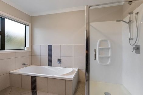 Photo of property in 6 Trump Place, Kelvin Grove, Palmerston North, 4414